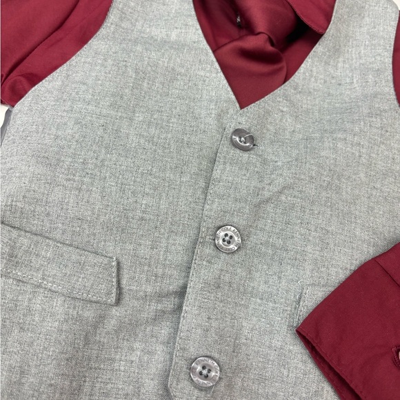 4 piece Kennth Cole boy’s tuxedo set size 2T - Picture 2 of 6